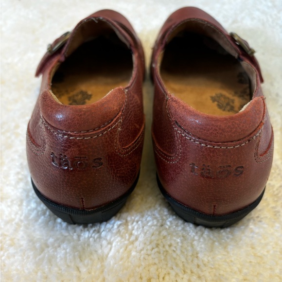 Taos Uppity Slip On Loafer Womens 6 Red Leather Buckle Strap Shoe - Picture 4 of 4